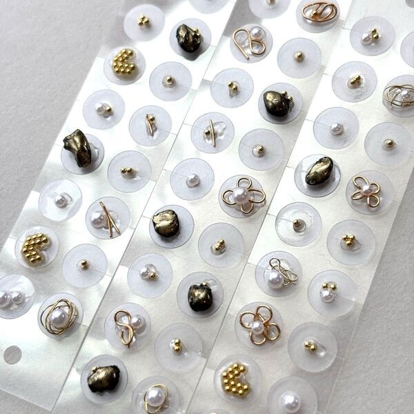 金粒 60粒 耳つぼジュエリー 耳ツボジュエリー ダイエット 花 月 ゴールド モード 個性的 ワイヤー 金アレ対応 ステンレス