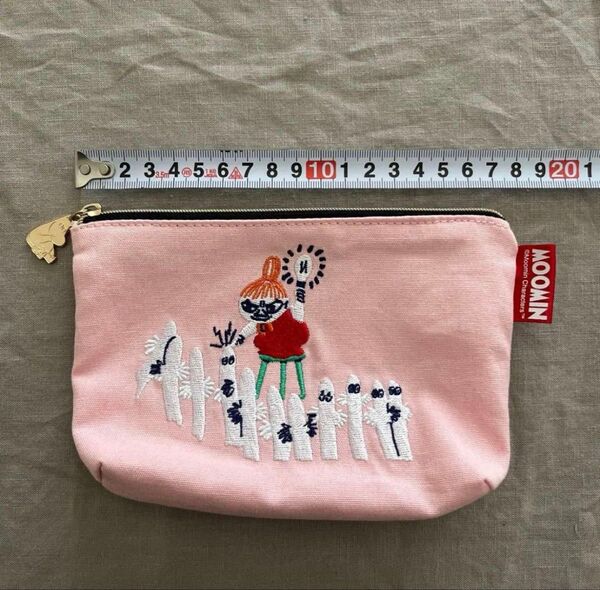 MOOMIN ムーミン リトルミィ ピンク刺繍ポーチ 10cm x 18cm マリーチョコレート