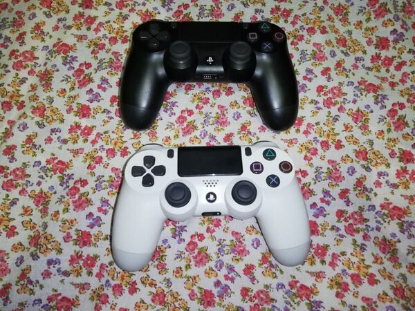 PS4本体 純正ワイヤレスコントローラー DUALSHOCK4 2台 セット!