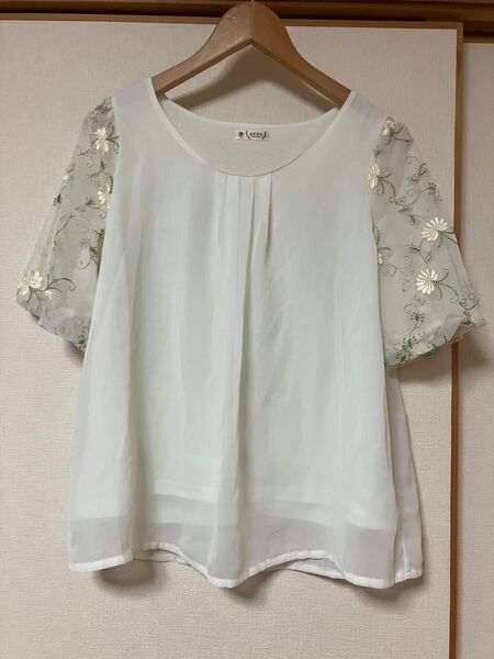 axes femme 刺繍入りホワイトブラウス シフォン袖 Mサイズ 花柄