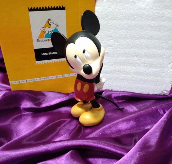 DEMONS & MERVEILLES/ Disney MINNIE MOUSE Figure/ ディズニー ミッキー フィギュア