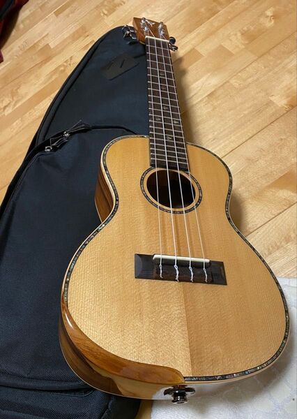 超美品!ウクレレ DCT DUC-400 ピックアップ付き 弦楽器