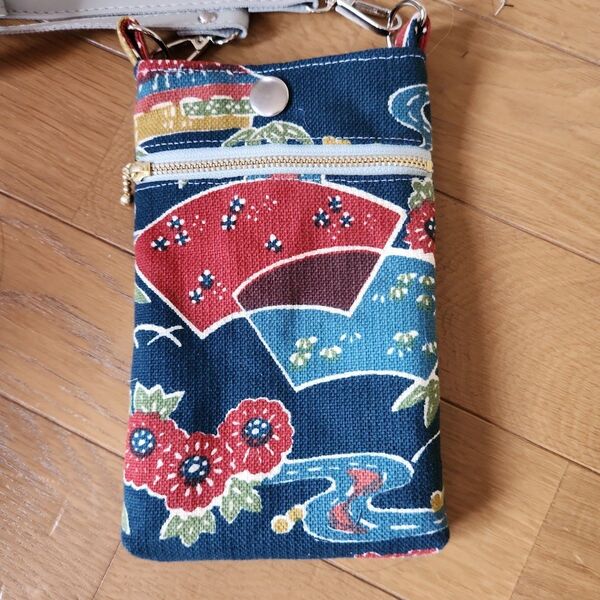 ハンドメイド 帯リメイクスマホショルダー 紺色 扇柄 花柄