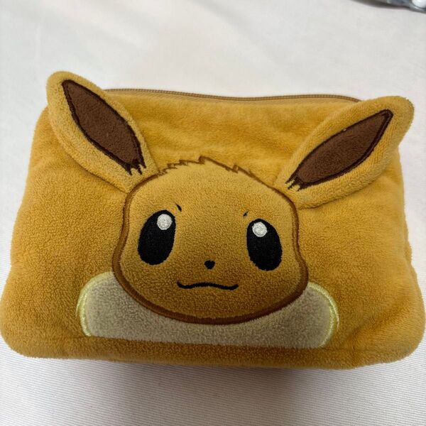 ポケモンセンターで購入したイーブイポーチ。裏はティッシュ入れれます。少し中は汚れておりますが使用に支障はございません。
