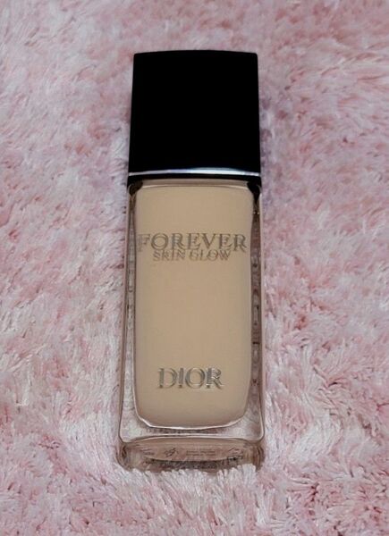 Dior ディオールスキン フォーエヴァー フルイドグロウ 1N リキッドファンデーション