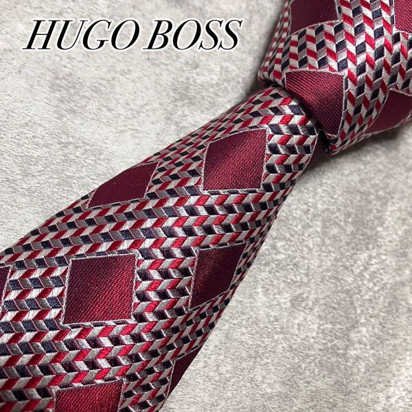【新品同様】 HUGO BOSS ヒューゴボス ネクタイ シルク 小紋柄 総柄 ジャガード織 イタリア製 光沢感 レッド ひし形