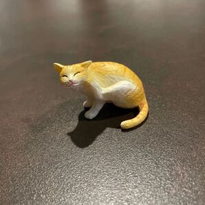 ミニチュアプラネット ハチワレ茶トラ