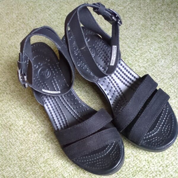 CROCS 黒 ウェッジソールサンダル 未使用 サイズW6 22cm クロックスサンダル