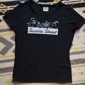 セサミストリート Tシャツ 黒 Мサイズ