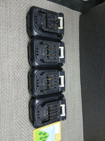 ①や マキタ電動工具10,8vバッテリー