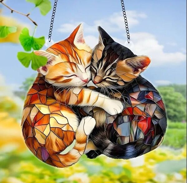 ステンドグラス風 抱き合う猫のサンキャッチャー 猫 ネコ ねこ 猫の壁飾り インテリア 茶トラ キジトラ