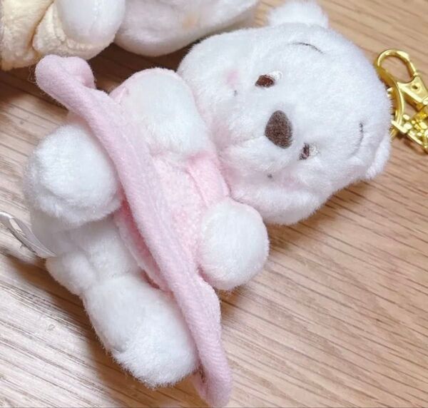 ディズニーストア ピンク色 眠たいプーさんぬいぐるみキーホルダー