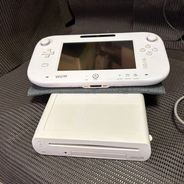 Wii U 32GB 本体とゲームパットの2点の出品 F650.H305