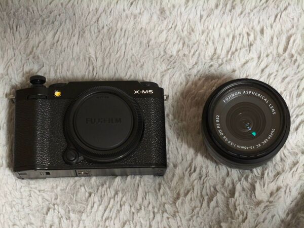 週末限定値下げ【バッテリーチャージャー付】FUJIFILM X-M5 ボディXC15-45mmレンズ付き