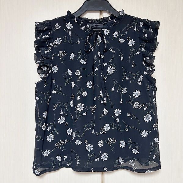 【美品】evelyn 花柄ノースリーブトップス