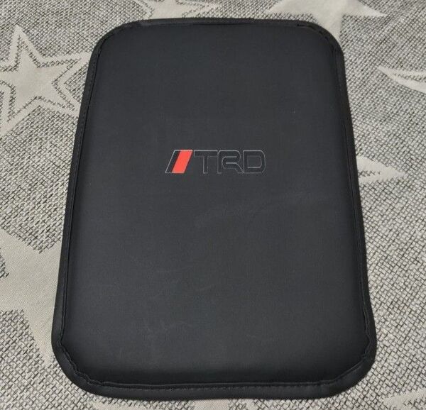 TRD センターコンソールボックスパット。現品限り。激安価格値引き交渉不可。