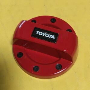 トヨタ ガソリン給油口キャップカバー。レッド。激安価格値引き交渉不可。