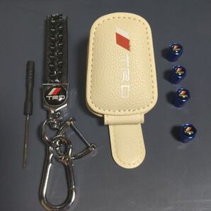 TRD キーホルダー&レザーサンバイザークリップ&バルブキャップセット。通常セット価格2400円、激安セット価格値引き交渉不可。