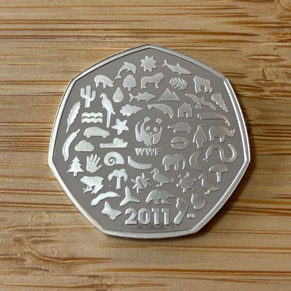 〈本物の銀貨です〉中央にパンダ 50ペンス銀貨 プルーフコイン エリザベス2世 2011