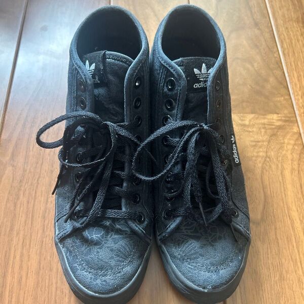 adidas インヒール ハイカットスニーカー 25.0