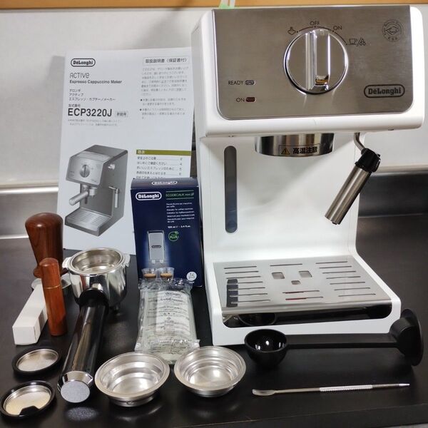 【極美品】DeLonghi エスプレッソ・カプチーノメーカー ECP3220J-W