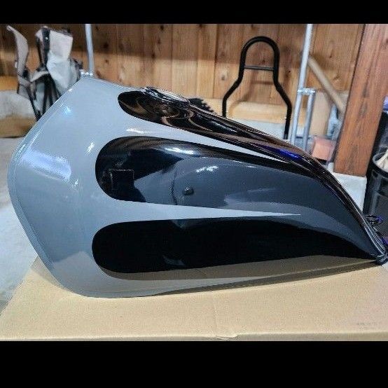 【美品】グラストラッカー 純正タンク カスタムペイント ブラック×ダークグレー 2液ウレタン塗装 チョッパー ボバー