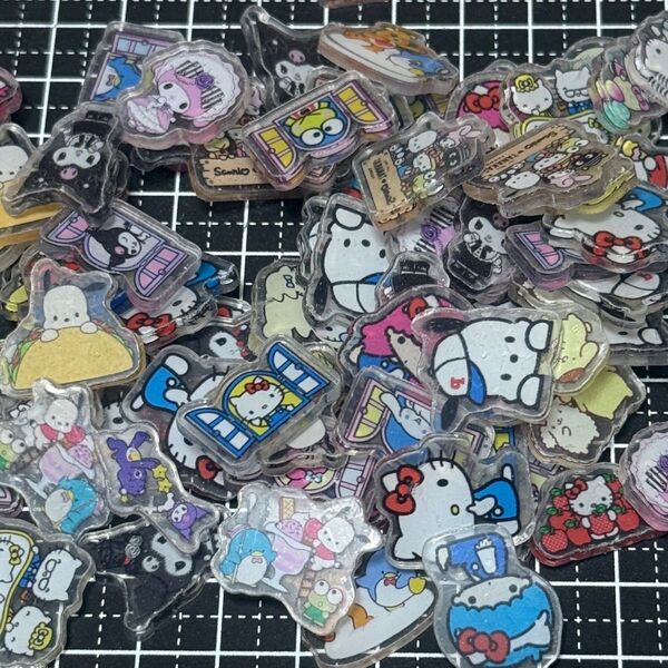 アクリル 2cm サンリオ ランダム20個 デコレーションパーツ
