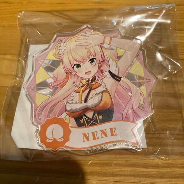 ジョイポリス ホロライブ アクリルバッジ 桃鈴ねね ねねち アイス 特典