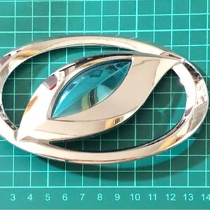 ダイハツ純正 フロントエンブレム 中古品