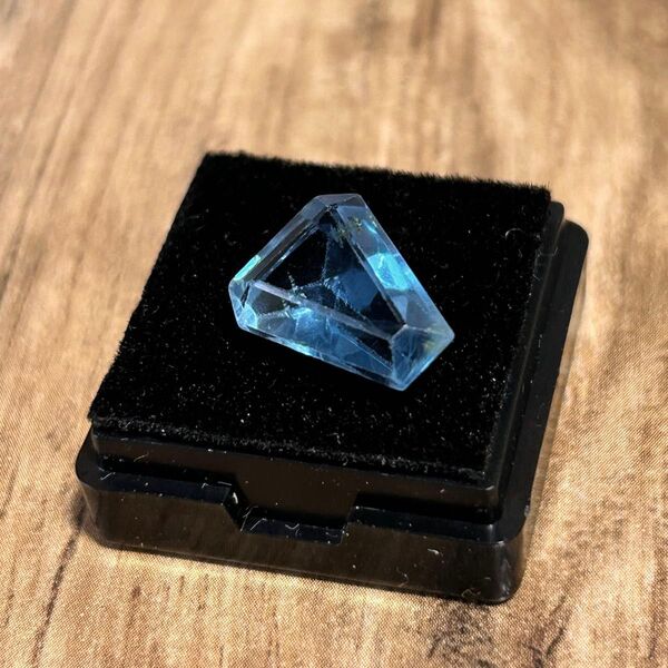 【ケース付き】ブルーフローライト カットルース 天然石 鉱物標本