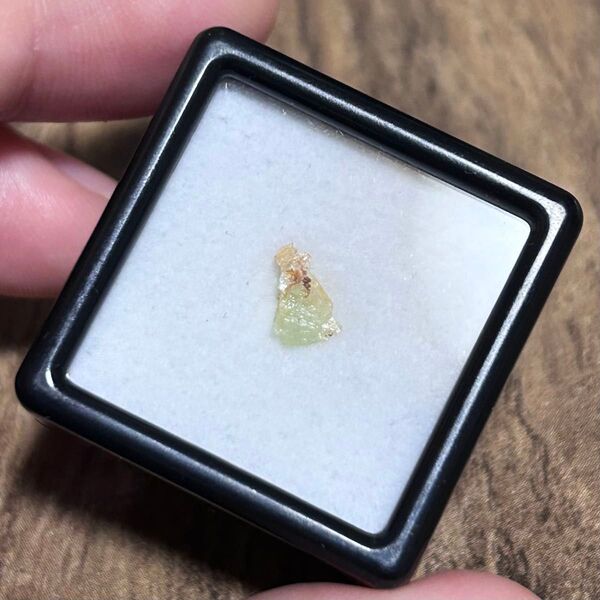 f2. フォスフォフィライト 燐葉石 原石 天然石 鉱物標本