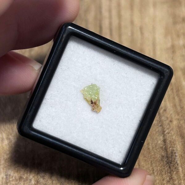f2. フォスフォフィライト 燐葉石 原石 天然石 鉱物標本