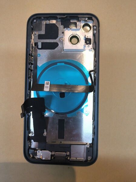 新品 iPhone 13 バックパネル筐体