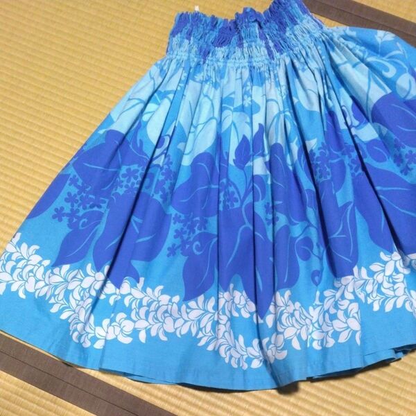 フラダンス パウスカート 70cm ブルー 水色 プルメリア レイ柄 リーフ ボタニカル 涼しげ ハワイアン 花柄 青 白