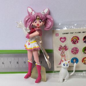ちびうさ スーパーセーラーちびムーンフィギュア(美少女戦士セーラームーン)とシール、あとアルテミス