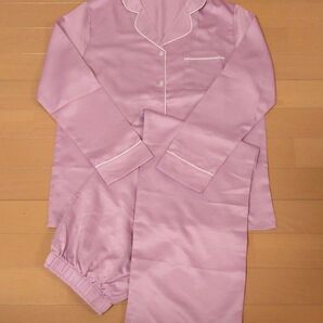 新品 Sサイズ GU サテンパジャマ〔長袖&ロングパンツ〕