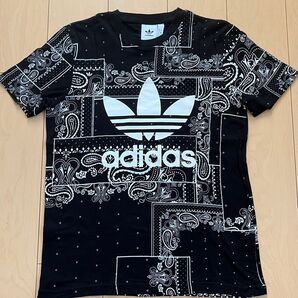 【新品】入手困難 adidas アディダス ペイズリー柄Tシャツ 黒 レディース メンズ Oサイズ