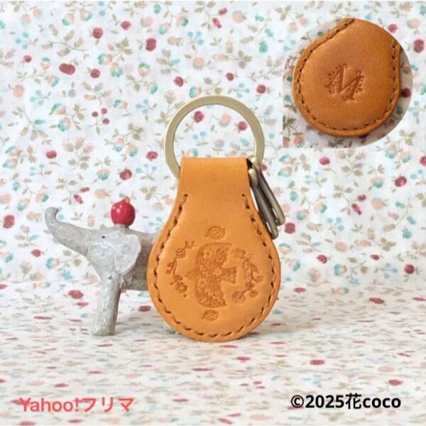 ☆イニシャルM☆鳥さんとお花の刻印のキーホルダー☆キャメル ロロマレザー ハンドメイド