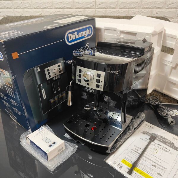 デロンギ コンパクト全自動コーヒーマシン マグニフィカS ECAM22112B DeLonghi