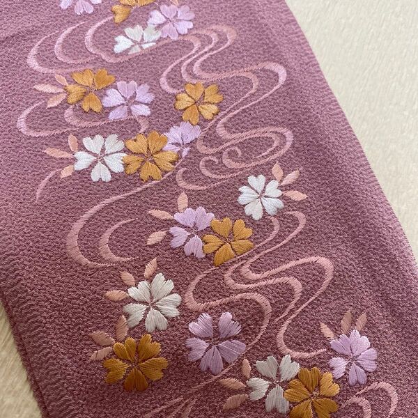 【未使用品】 刺繍 半衿 花柄 桜 紫系 パープル ポリエステル 洗える