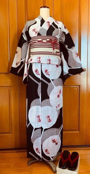 こむさでもーど 金魚とうちわの浴衣とウタタネの半幅帯と夢工房の下駄・とんぼ玉つき帯紐・かごバッグのセット 綿麻浴衣 市田
