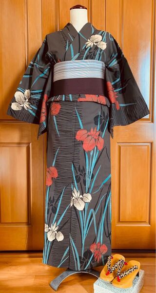 大人浴衣 注染菖蒲の柄のカーキ色の浴衣と焦茶色縞のリバーシブル半幅帯と新品の下駄 ジュンココシノ系 七夕夏祭り花火大会文化祭お稽古
