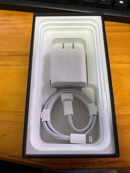Apple USB-C電源アダプタ 20W USB-C Lightning ケーブル iPhone 充電器 純正