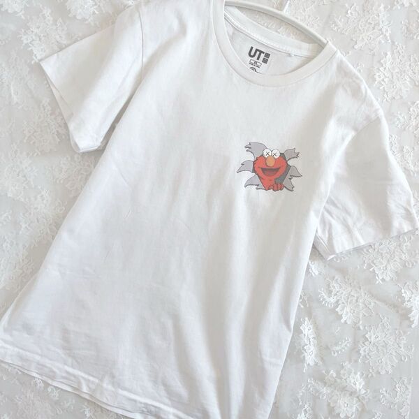 ユニクロ UT KAWS×セサミストリート コラボTシャツ KAWS SESAME STREET ホワイト XS 古着