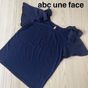 *アーべーセーアンフェイス:ネイビー色のフリルショルダーの半袖Tシャツ*