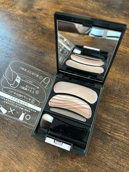 生産終了 オーブ ブラシひと塗りシャドウN SC02 シースルーベージュ アイシャドウ ソフィーナ AUBE 中古