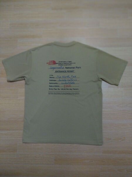 ノースフェイスTシャツ、背面エントランスパーミッションティ、半袖TシャツTシャツ【メンズXLサイズ】