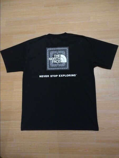 ノースフェイスTシャツ、背面バンダナ柄スクエアBoxロゴ半袖Tシャツ【メンズXLサイズ】