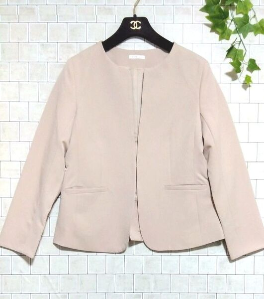 美品【グラシア ☆ハニーズ】オールシーズン用 洗えるストレッチ素材 ノーカラージャケット ベージュ M