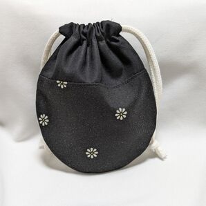ハンドメイド かわいい「マーガレットドロップ」のミニきんちゃく 小物入れ サニタリーポーチ ブラック